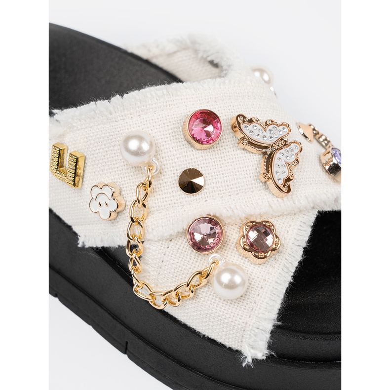 Seastar Chanclas blancas en una plataforma negra con alfileres blanco 1 Seastar Chanclas blancas en una plataforma negra con alfileres blanco 1