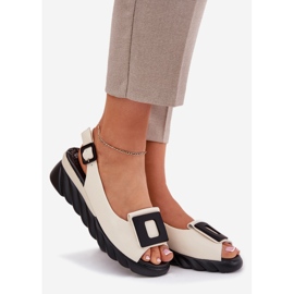 ARTIKER Sandalias de cuero para mujeres con una cuña con decoración Artker 56C1570 beige 1