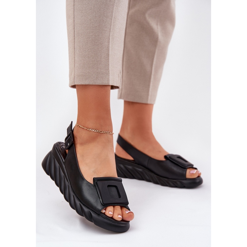 Sandalias de cuero para mujeres con una cuña con decoración Artiker 56C2156 Negro 2 Sandalias de cuero para mujeres con una cuña con decoración Artiker 56C2156 Negro 2