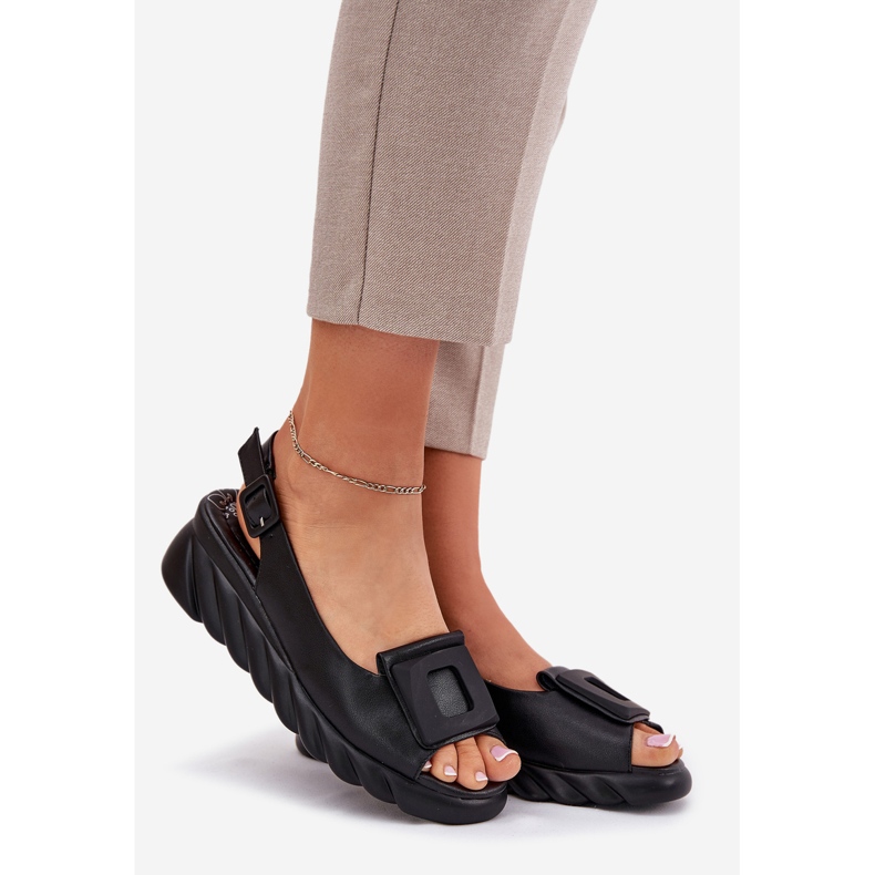 Sandalias de cuero para mujeres con una cuña con decoración Artiker 56C2156 Negro 1 Sandalias de cuero para mujeres con una cuña con decoración Artiker 56C2156 Negro 1