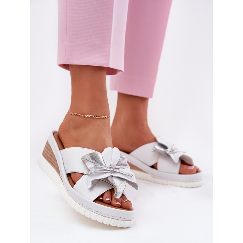 ARTIKER Godas de cuero para mujeres con un arte de flores decorativo 54C0538 White and Silver plata 2