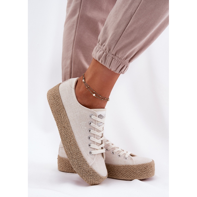 Zapatillas para mujeres en la plataforma con la trenza Lee Cooper LCW-25-02-3284 beige 2