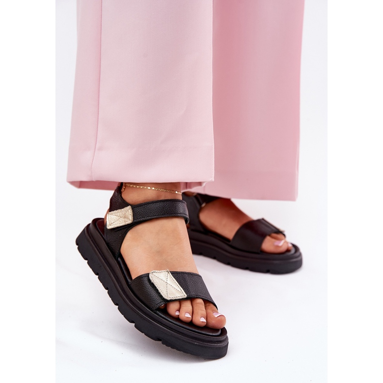 Sandalias de cuero para mujeres en la plataforma negra Zazoo 40443 negro 2