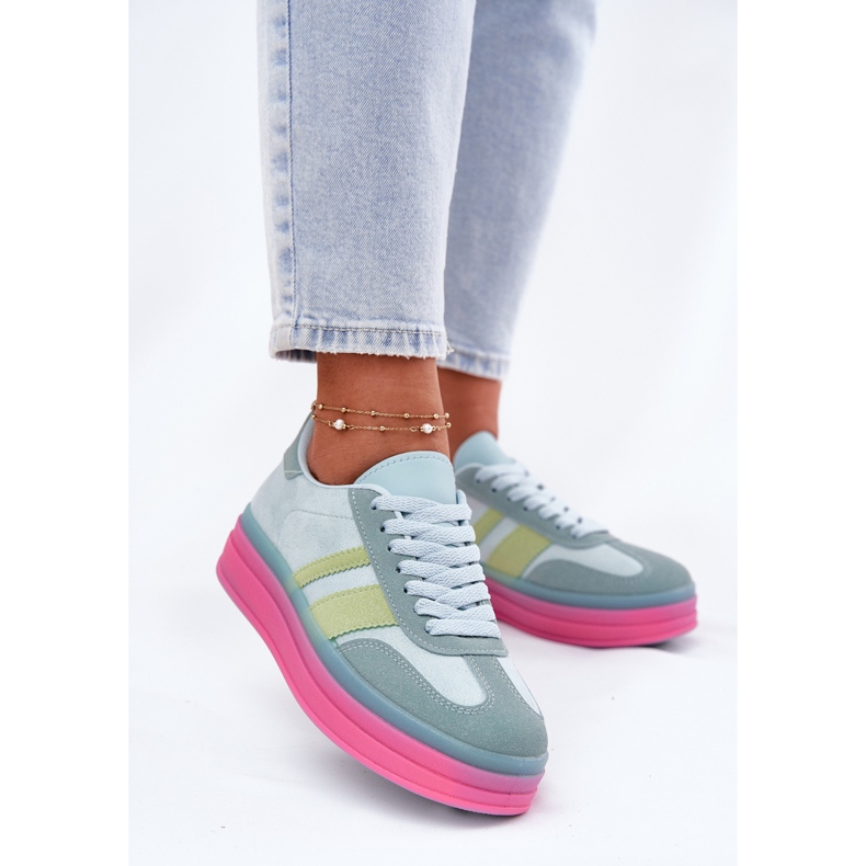 Zapatillas bajas en la plataforma azul 2