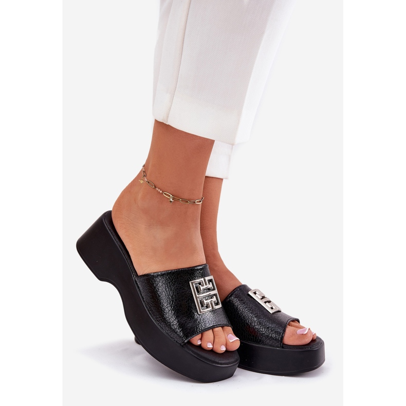 Vinceza Chanclas de cuero para mujeres con decoración Vincez 79526 Negro 1
