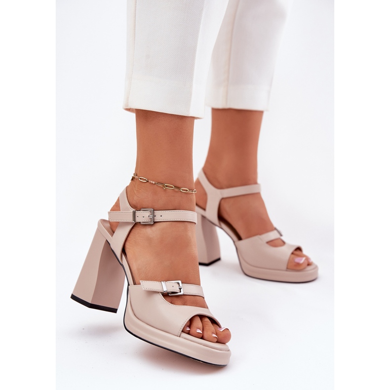 Sandalias de cuero para mujeres en el Vinceza 77110 Beige Post 2