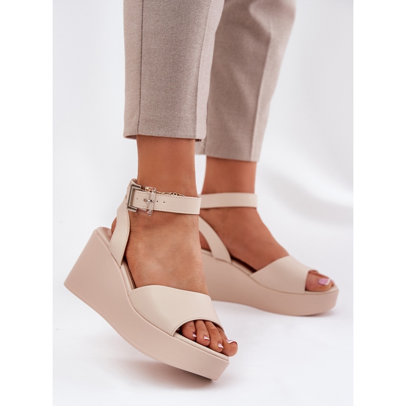 Sandalias de mujer en cuña beige 2