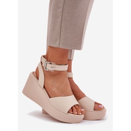Sandalias de mujer en cuña beige 1