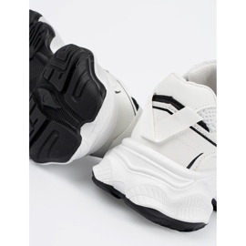 Zapatillas de deporte para mujeres en una suela blanca gruesa blanco 2