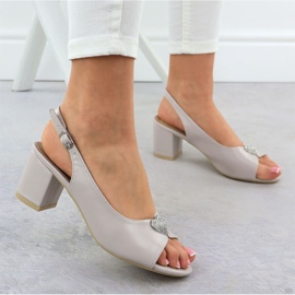 Sandalias de mujeres en el poste con un corazón decorativo gris Vinceza 20262 5
