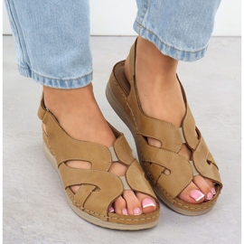 Sandalias para mujeres de cuero en cuñas Helios marrón claro 144 6