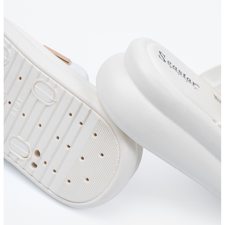 Seastar Zapatillas con hebillas doradas en la plataforma blanca blanco 1