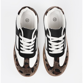 Zapatillas de deporte en blanco y negro con insertos de estampado de leopardo 5