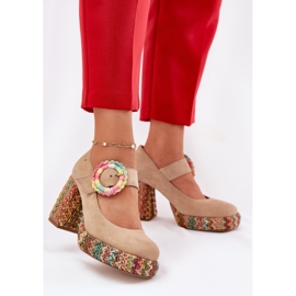 Bombas de gamuza con trenza en la publicación y plataforma Maciejka 06839-04 beige 2 Bombas de gamuza con trenza en la publicación y plataforma Maciejka 06839-04 beige 2