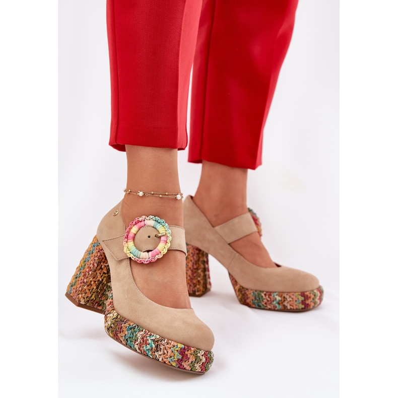 Bombas de gamuza con trenza en la publicación y plataforma Maciejka 06839-04 beige 2 Bombas de gamuza con trenza en la publicación y plataforma Maciejka 06839-04 beige 2