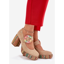 Bombas de gamuza con trenza en la publicación y plataforma Maciejka 06839-04 beige 1 Bombas de gamuza con trenza en la publicación y plataforma Maciejka 06839-04 beige 1