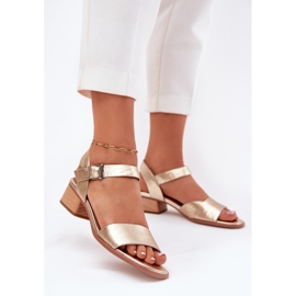 Maciejka N6802-25 Sandalias de cuero dorado 2