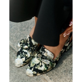 Maciejka Bombas de cuero de flores con un arco N6539-44 Negro 6