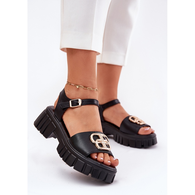 Vinceza Sandalias de cuero para mujeres con un detalle dorado Vincez 79541 Negro 2