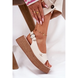 Sandalias de cuero para mujeres en la cuña Beige Vinceza 41476 6