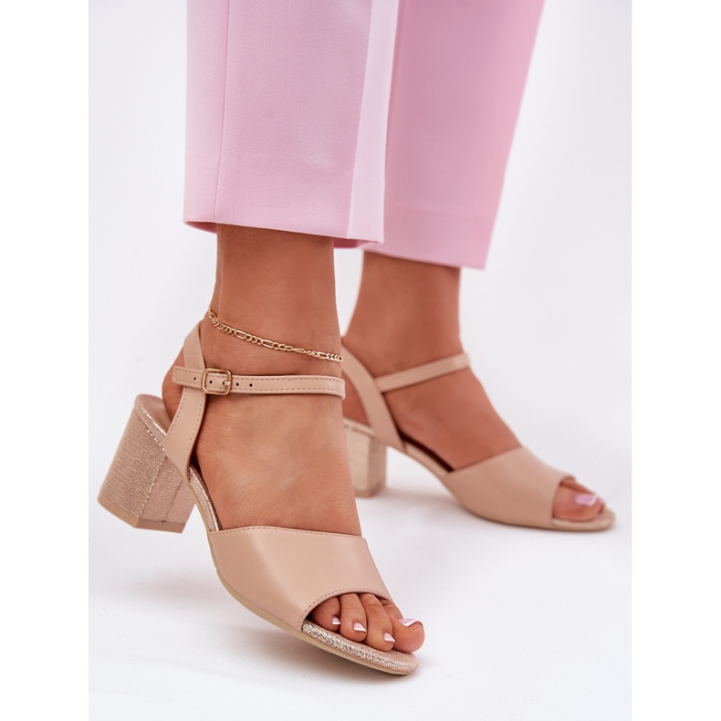 Sandalias femeninas en el beige Vinceza 20275 2
