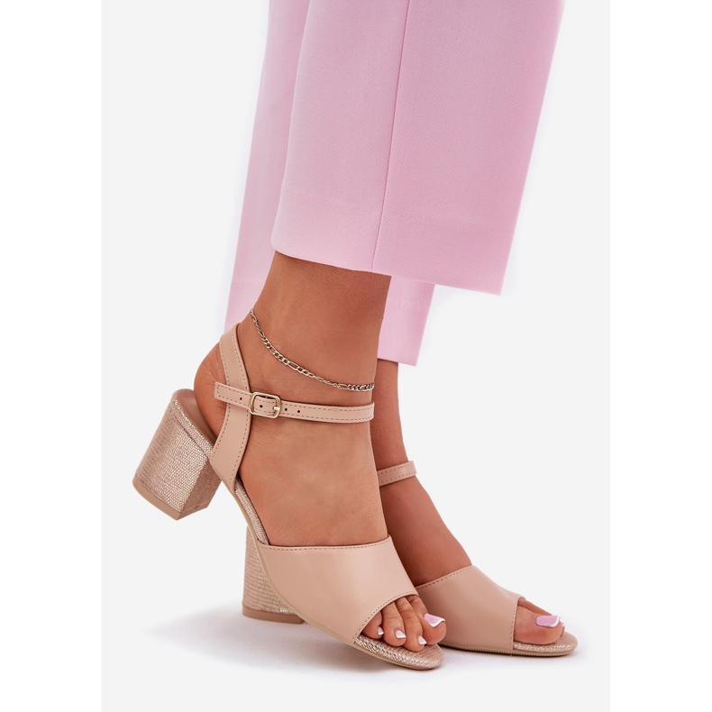 Sandalias femeninas en el beige Vinceza 20275 1