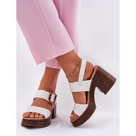 Sandalias de mujeres en un tacón masivo y plataforma Vinceza 17387 White blanco 3