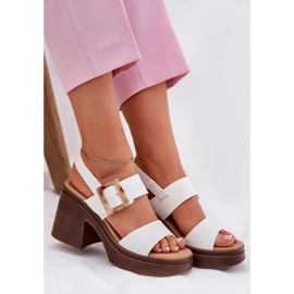 Sandalias de mujeres en un tacón masivo y plataforma Vinceza 17387 White blanco 7