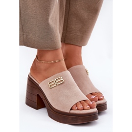 Vinceza Zapatillas para mujeres en un tacón masivo con un detalle dorado de Vincez 17400 beige 6
