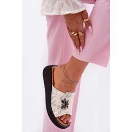Zapatillas de cuero para mujeres con un broche beige Vinceza 66752 6
