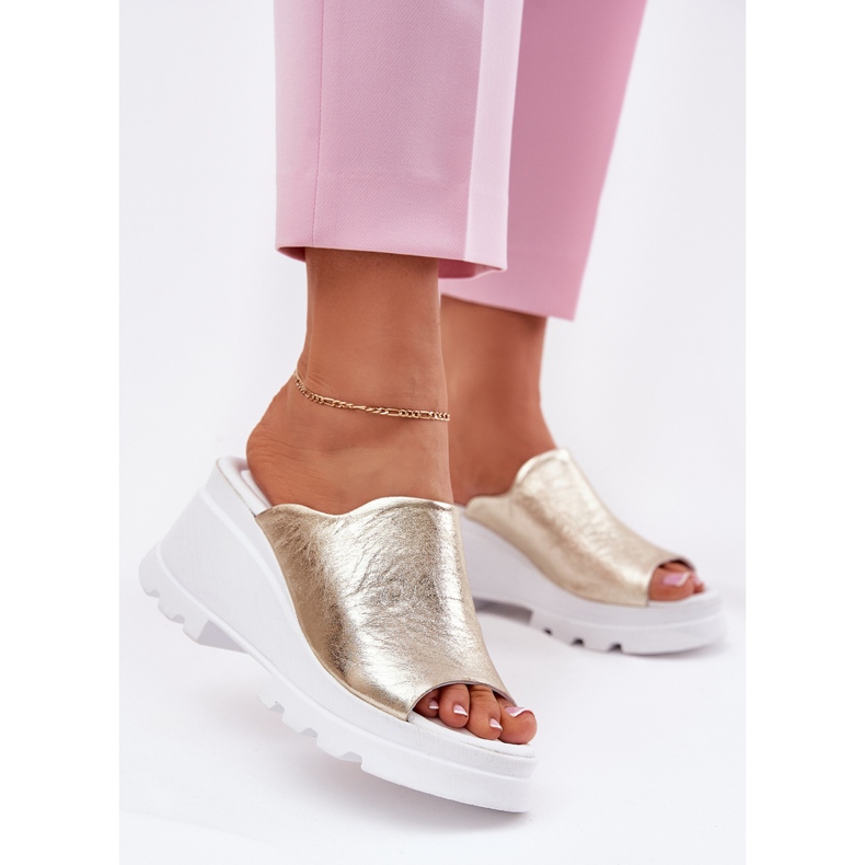 Cuñas de cuero en el artiker 56C0435 PLN dorado 2 Cuñas de cuero en el artiker 56C0435 PLN dorado 2