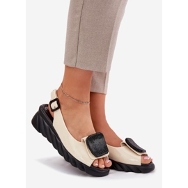 Sandalias para mujeres lacadas en cuero con antigua decoración Artiker 56C1567 beige 1