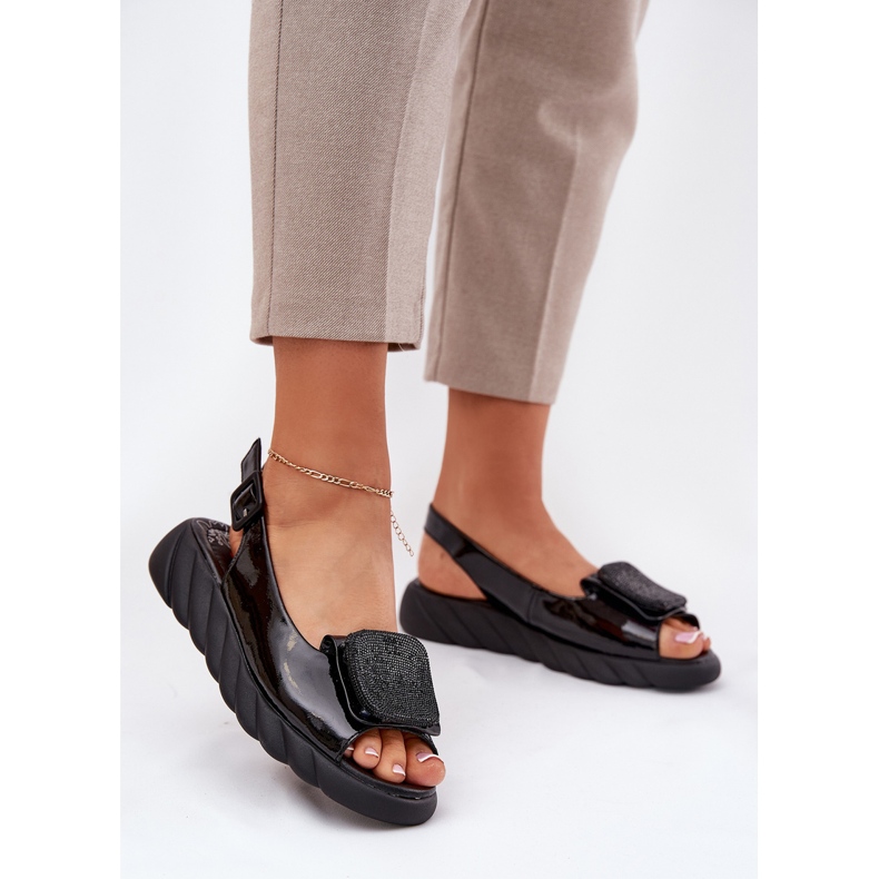 ARTIKER Sandalias para mujeres lacadas en cuero con una cuña con decoración Arter 56C1564 Negro 2