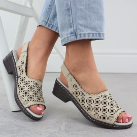 Sandalias de cuero para mujeres abiertas en la almohadilla beige T.Sokolski L25-25 4