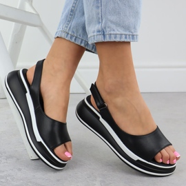 Sandalias de cuero para mujeres en cuñas Black T.Sokolski L25-247 negro 4
