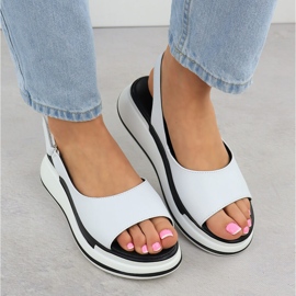 Sandalias de cuero para mujeres para cuñas blancas T.Sokolski L25-247 blanco 5