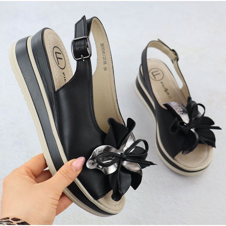 Sandalias de cuero para mujeres con flor de floración Filippo 7045 negro 1