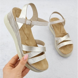 Sandalias de mujeres en la cuña de oro Vinceza 15358 dorado 1
