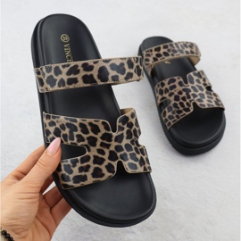 Vinceza Zapatillas para mujeres en leopardo impresión beige vincza 17401 1