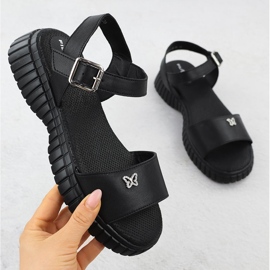 Sandalias de cuero para mujeres en una suela gruesa con un Filippo negro de mariposa DS6811 1