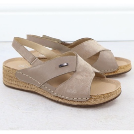 Sandalias de cuero para mujeres en cuñas cómodas beige helios 146 2