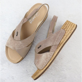 Sandalias de cuero para mujeres en cuñas cómodas beige helios 146 3