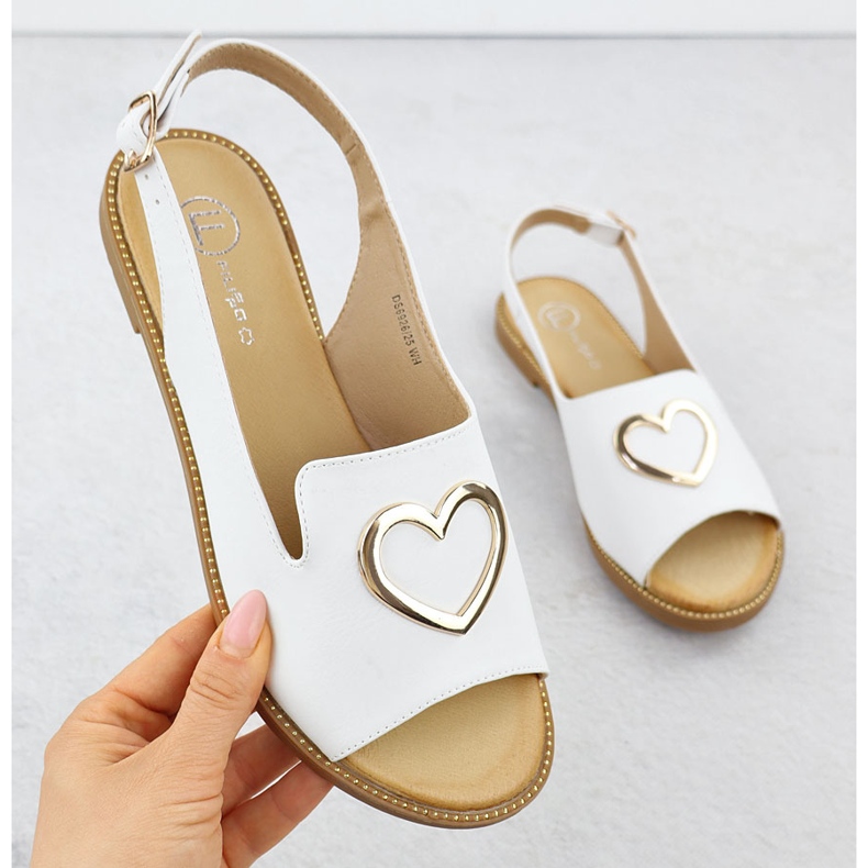 Sandalias de mujeres planas con corazón Filippo blanco DS6926 1