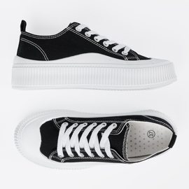 Zapatillas blancas y negras con suela gruesa. negro 4