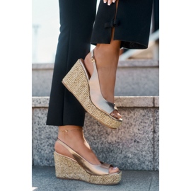 Sandalias de cuero para mujeres con cuña con Laura Messi Braid 2789 Zlotys dorado 6