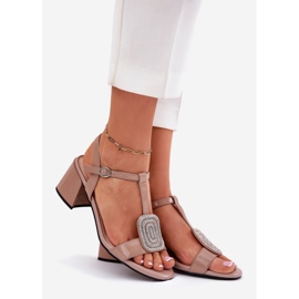 Sandalias de mujer de cuero en el poste con un beige Vinceza 91134 1