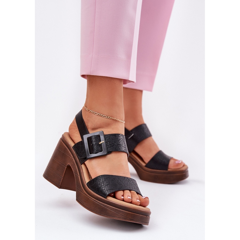 Sandalias de mujeres en un tacón masivo y plataforma negra Vinceza 17387 negro 2