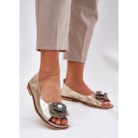 Zazoo Ballerinas de cuero con dedos desnudos y una flor de zaazoo 1870 Zlotys dorado 2 Zazoo Ballerinas de cuero con dedos desnudos y una flor de zaazoo 1870 Zlotys dorado 2