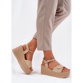 Inna Sandalias para mujeres en cuña con hebilla de color caqui beige 6