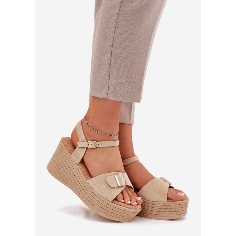 Inna Sandalias para mujeres en cuña con hebilla de color caqui beige 1 Inna Sandalias para mujeres en cuña con hebilla de color caqui beige 1